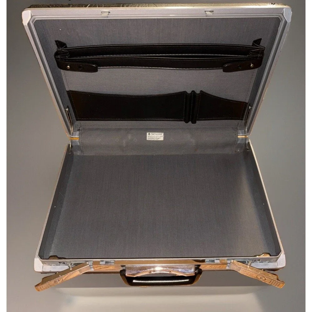 Vintage 1970’s Samsonite Black Hard Shell Briefcase Attaché No Key 18”x 12”x3.5”